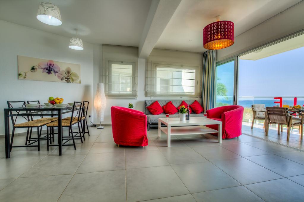 פרוטאראס Beachfront Trident מראה חיצוני תמונה