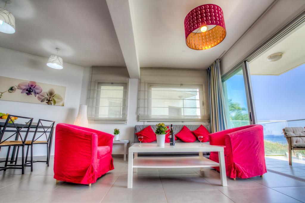 פרוטאראס Beachfront Trident מראה חיצוני תמונה