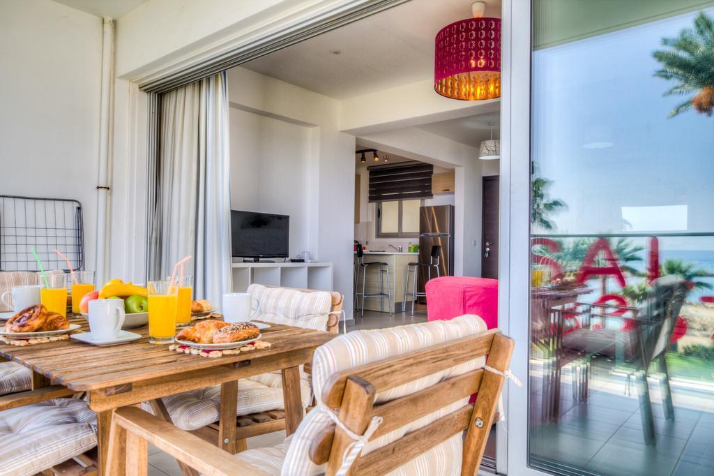 פרוטאראס Beachfront Trident מראה חיצוני תמונה
