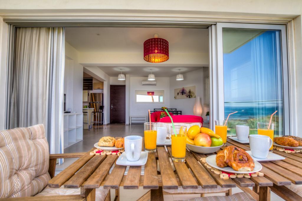 פרוטאראס Beachfront Trident מראה חיצוני תמונה