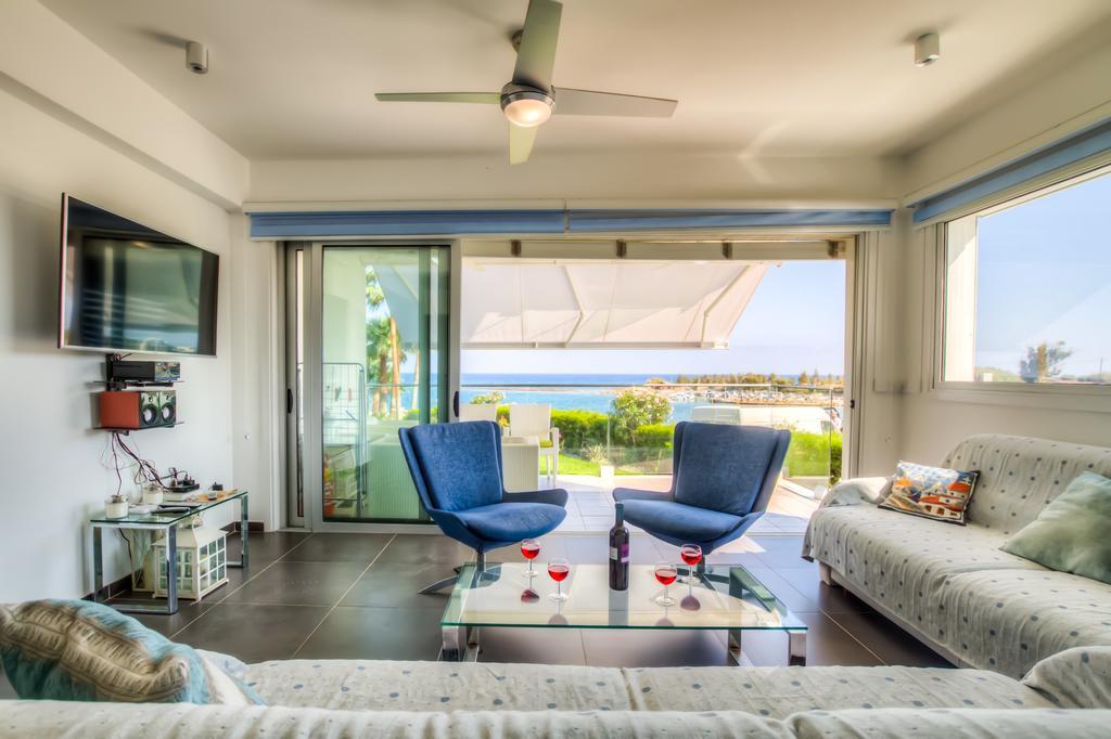פרוטאראס Beachfront Trident מראה חיצוני תמונה