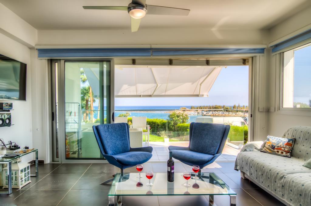פרוטאראס Beachfront Trident מראה חיצוני תמונה