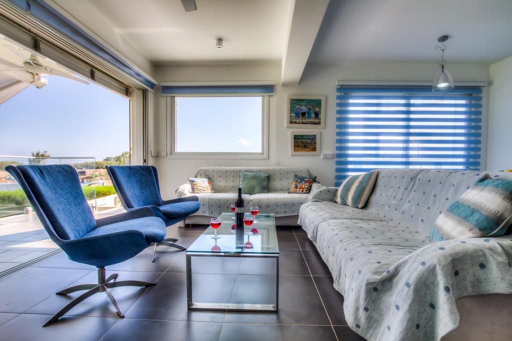 פרוטאראס Beachfront Trident מראה חיצוני תמונה