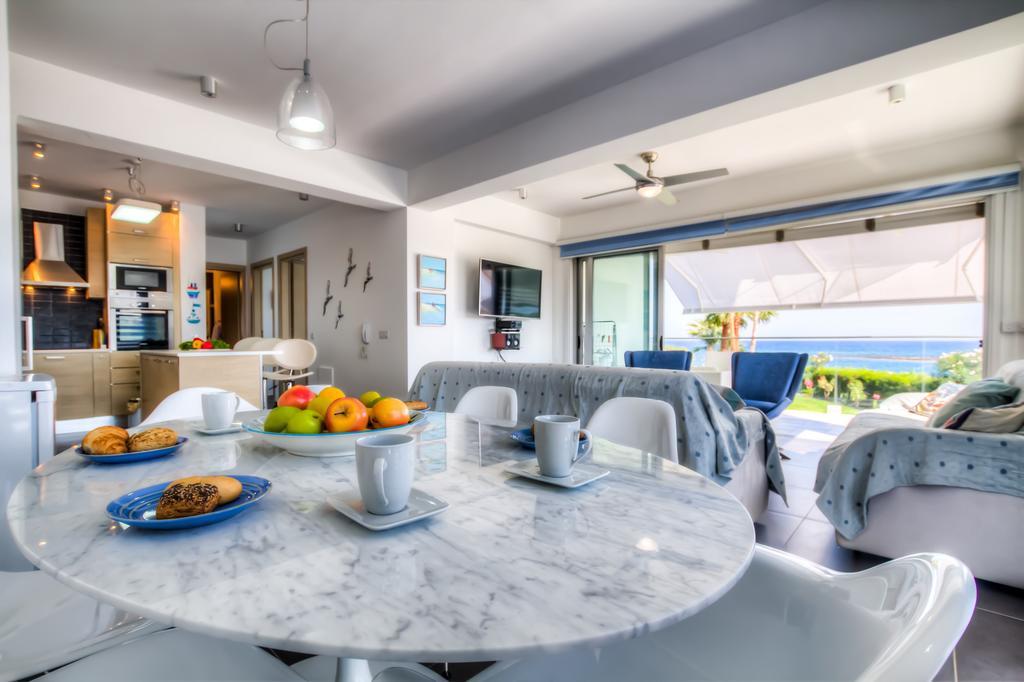 פרוטאראס Beachfront Trident מראה חיצוני תמונה