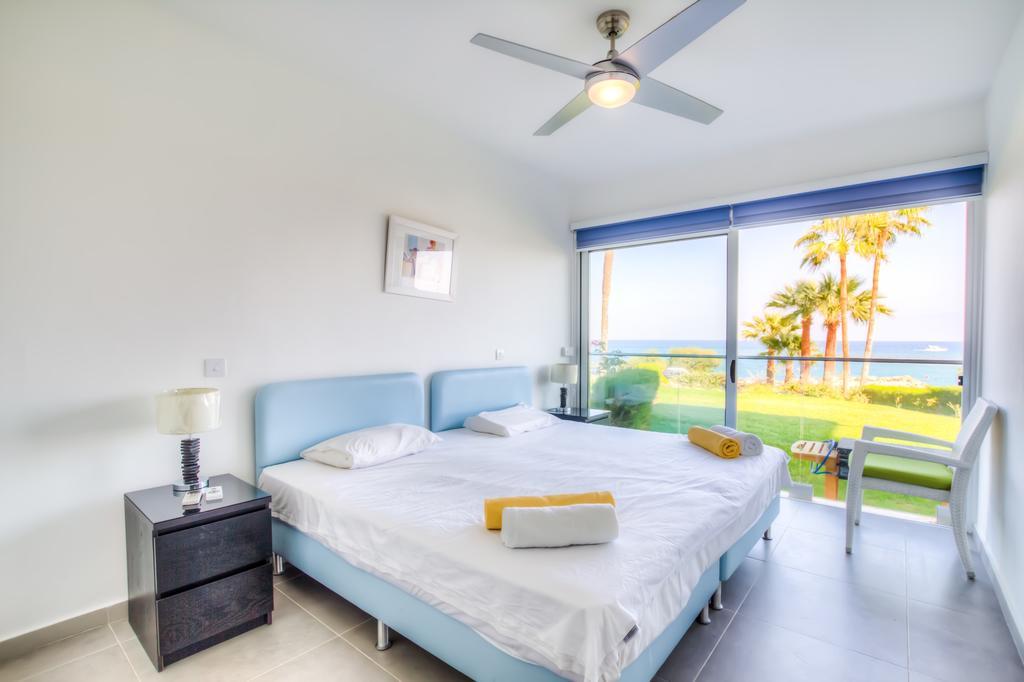פרוטאראס Beachfront Trident מראה חיצוני תמונה
