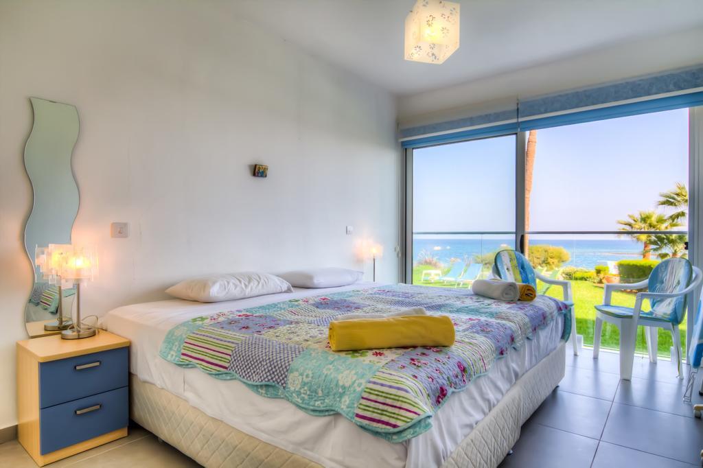 פרוטאראס Beachfront Trident מראה חיצוני תמונה