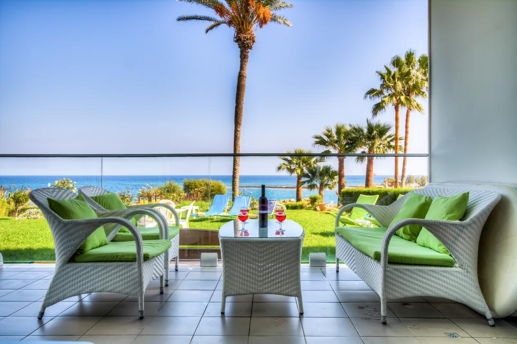 פרוטאראס Beachfront Trident מראה חיצוני תמונה
