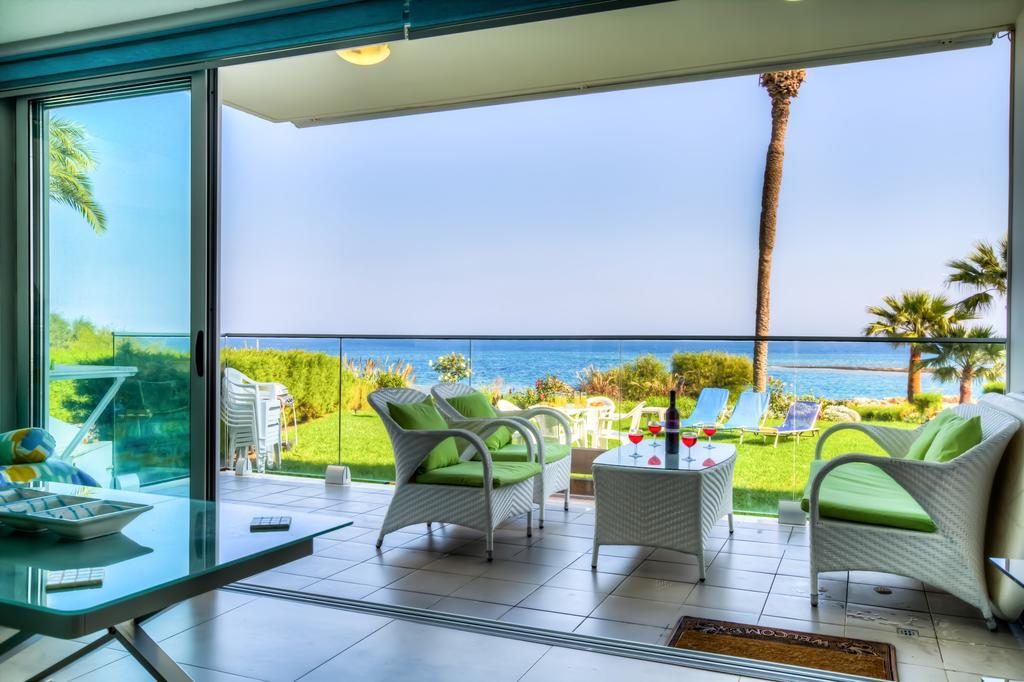 פרוטאראס Beachfront Trident מראה חיצוני תמונה