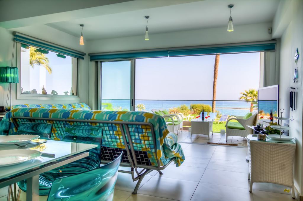 פרוטאראס Beachfront Trident מראה חיצוני תמונה