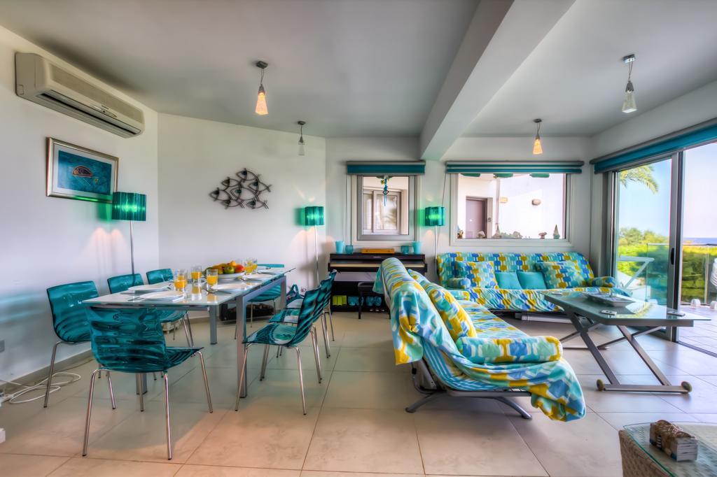 פרוטאראס Beachfront Trident מראה חיצוני תמונה